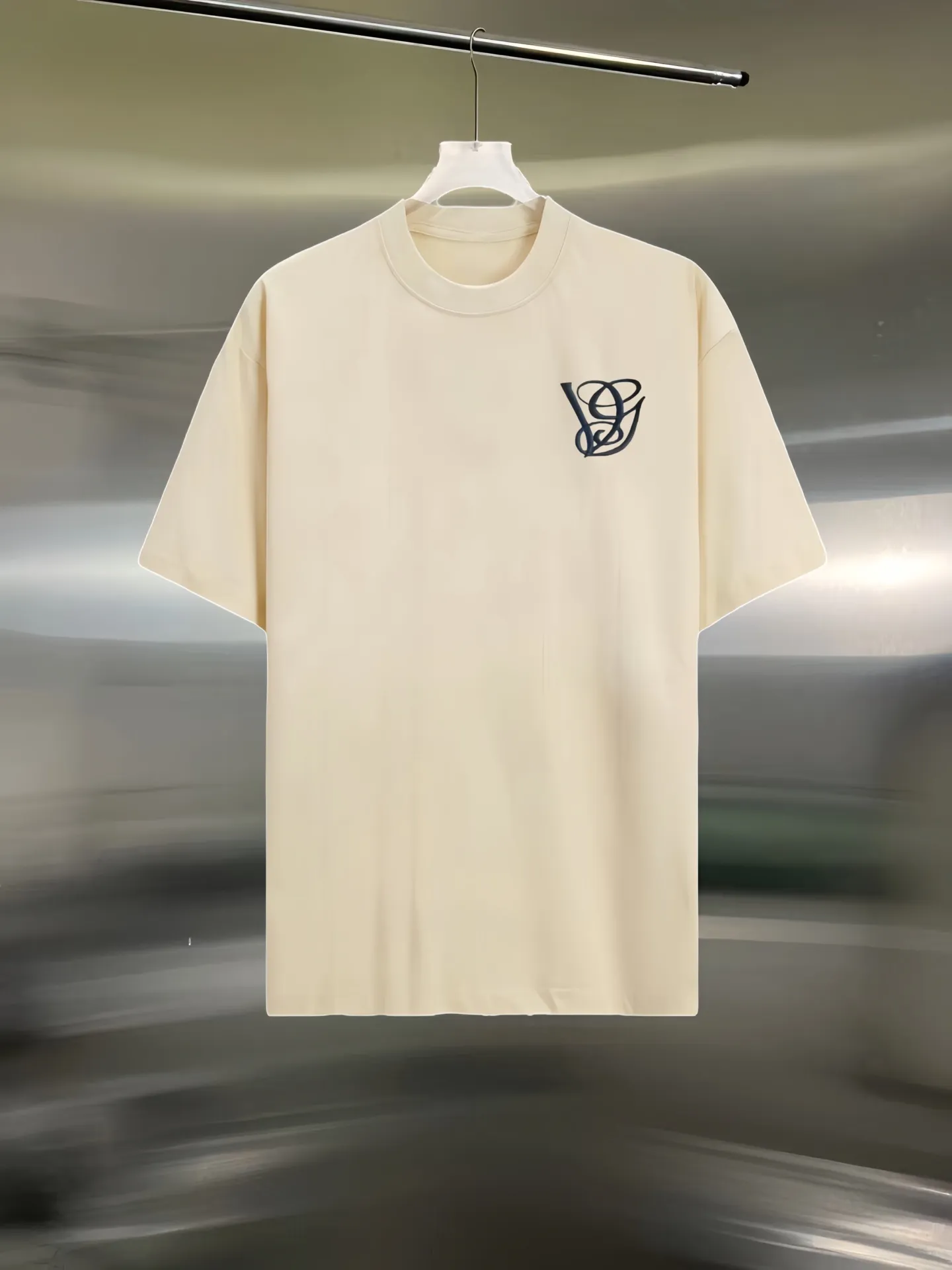 ：Valentino / T ：300 100% ：320 ： ：White Black Gray Size：S M L XL Same Style
